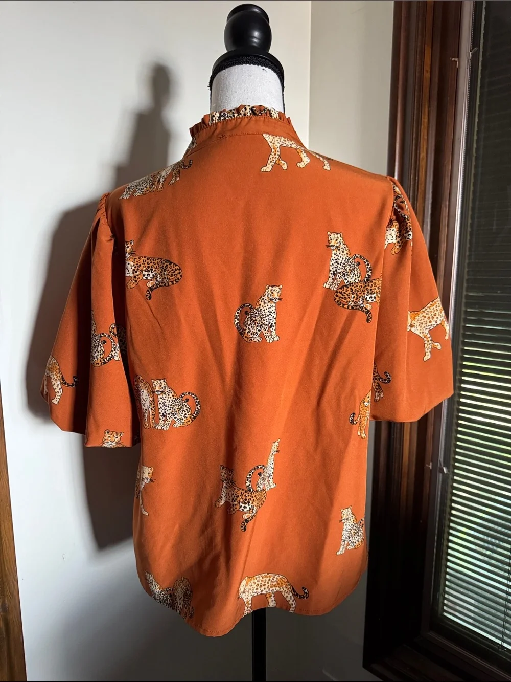 THML | Puff Sleeve Cheetah Top Size M - Picture 5 of 9